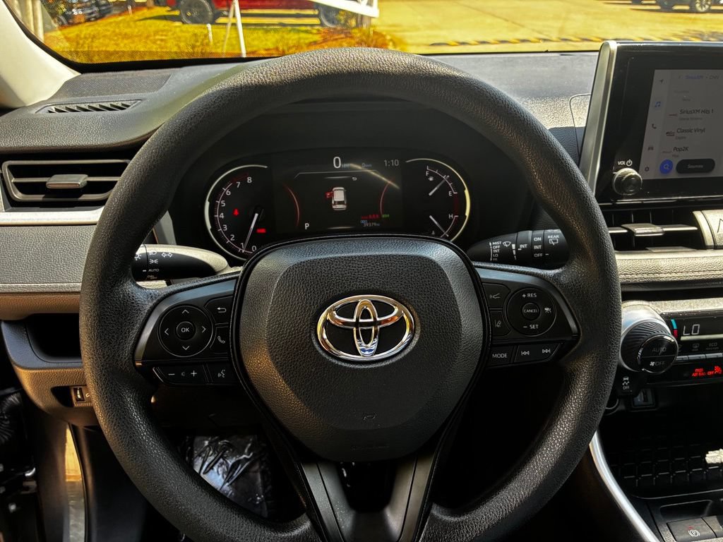 Used 2025 Toyota RAV4 XLE AWD/4WD image 23