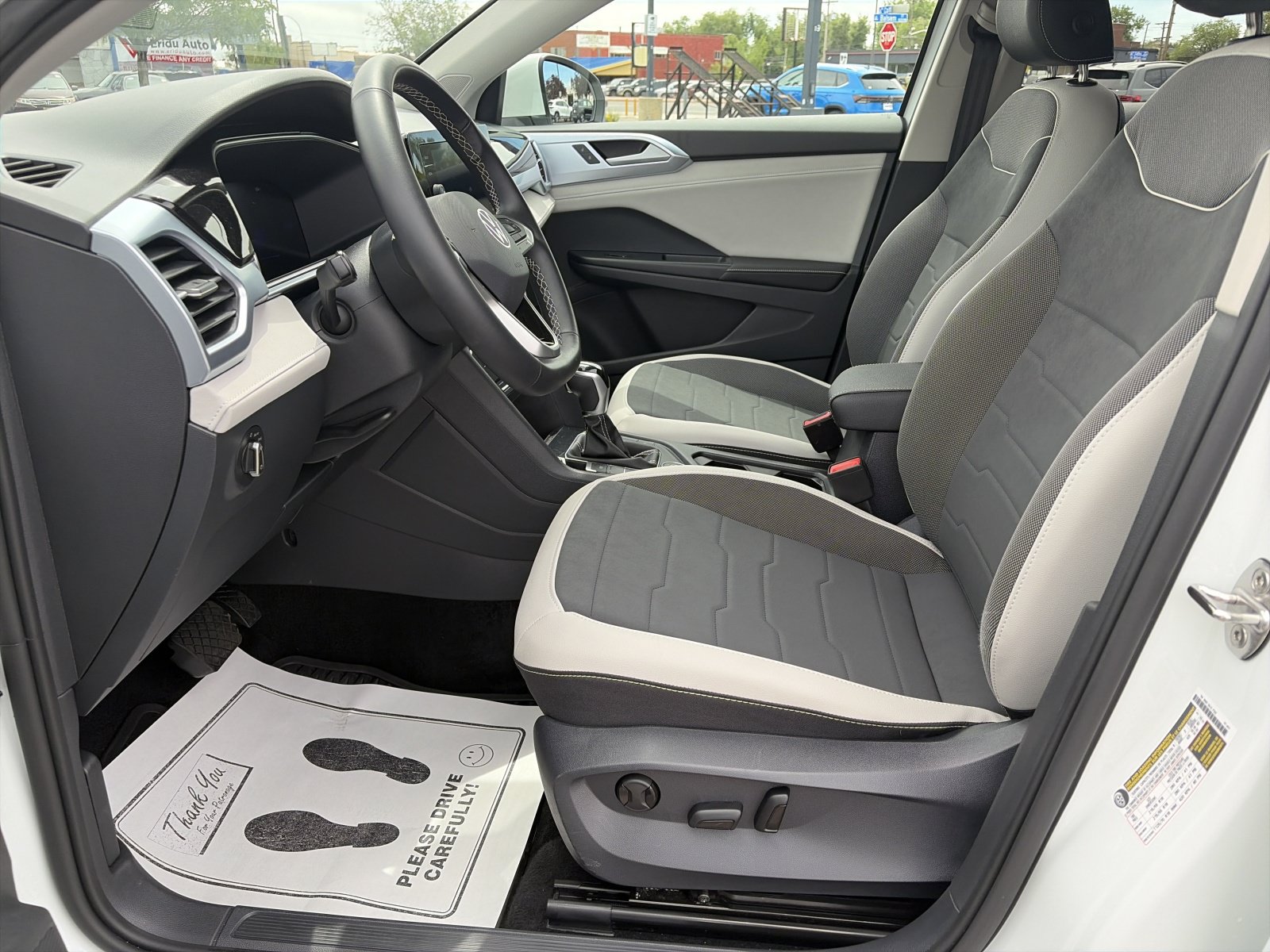 Certified 2025 Volkswagen Taos SE AWD/4WD image 12