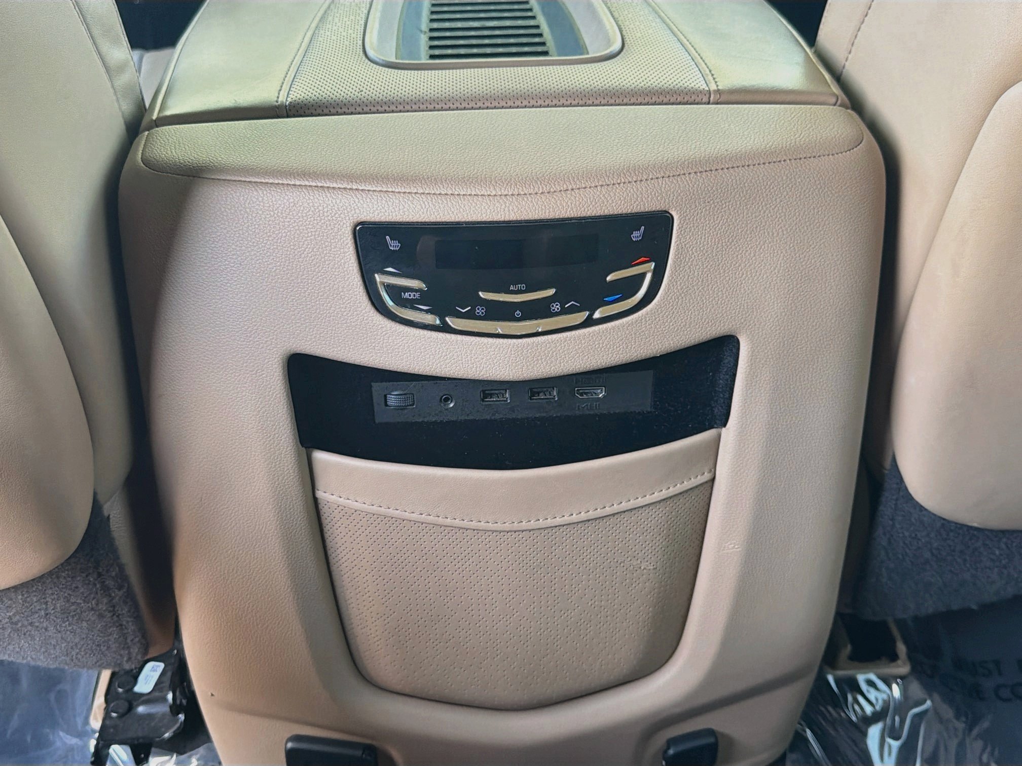 Used 2019 Cadillac Escalade ESV Platinum AWD/4WD image 28