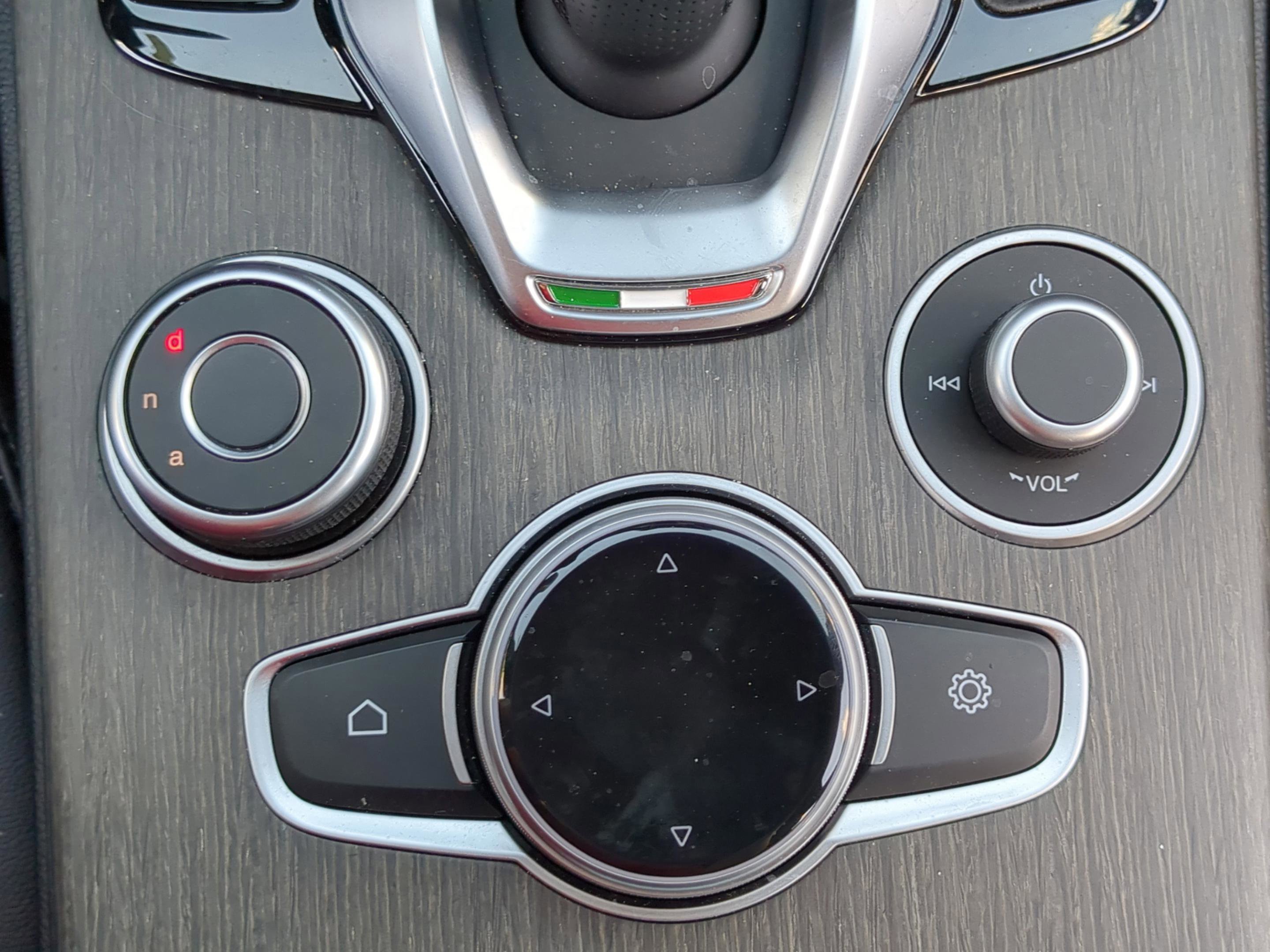 Used 2023 Alfa Romeo Stelvio Ti w/ Active Assist Plus Package image 17