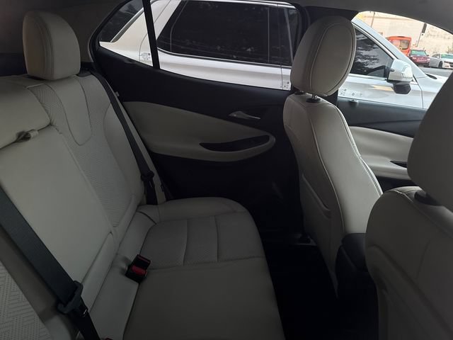 Used 2020 Buick Encore GX Essence w/ Experience Buick Package FWD image 5