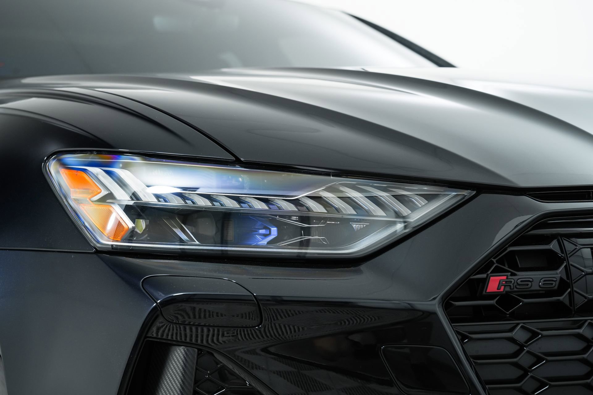 Used 2024 Audi RS 6 performance w/ Matte Carbon Package image 42