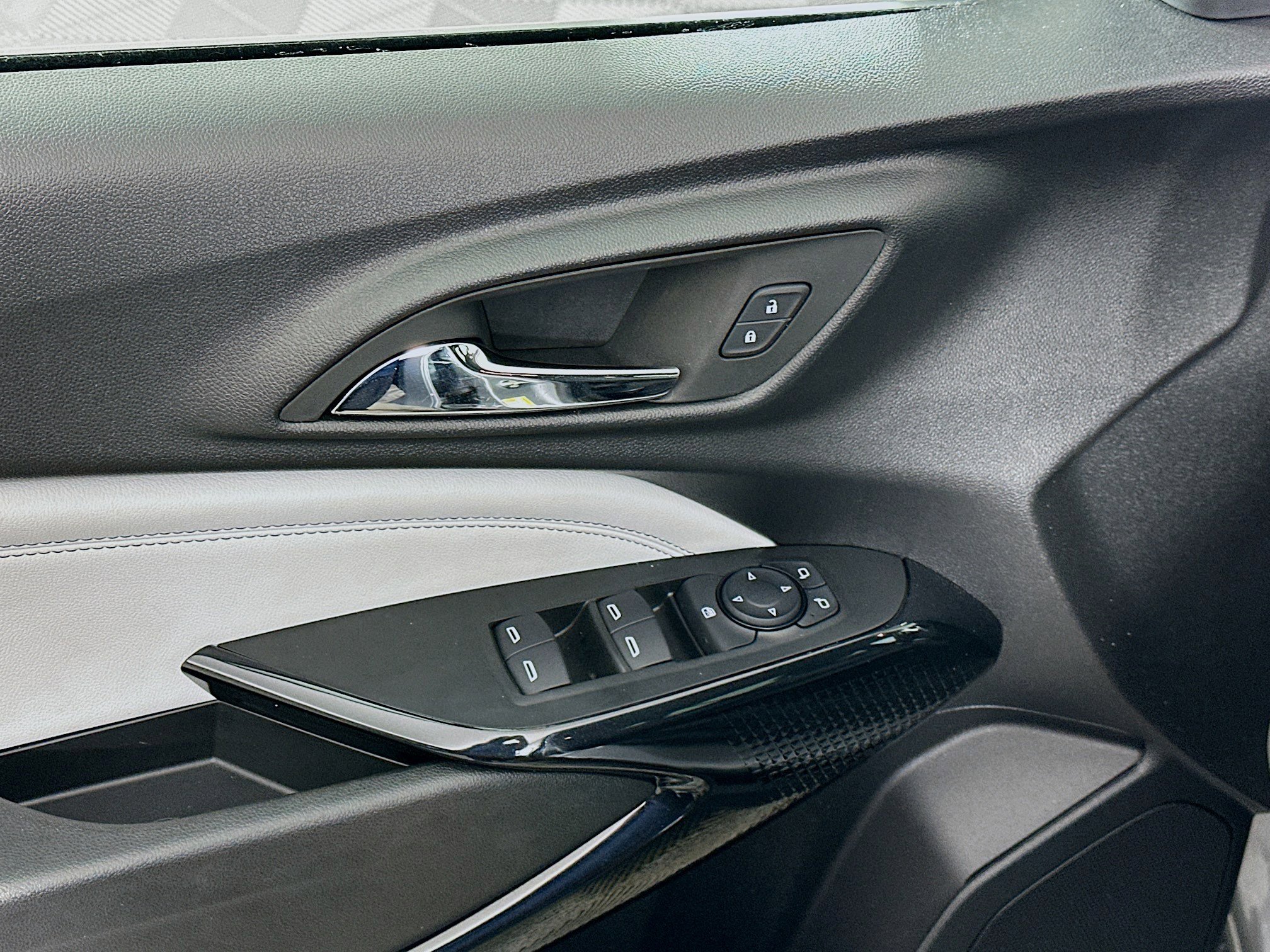 Used 2025 Chevrolet Trax LT w/ LT Convenience Package image 15