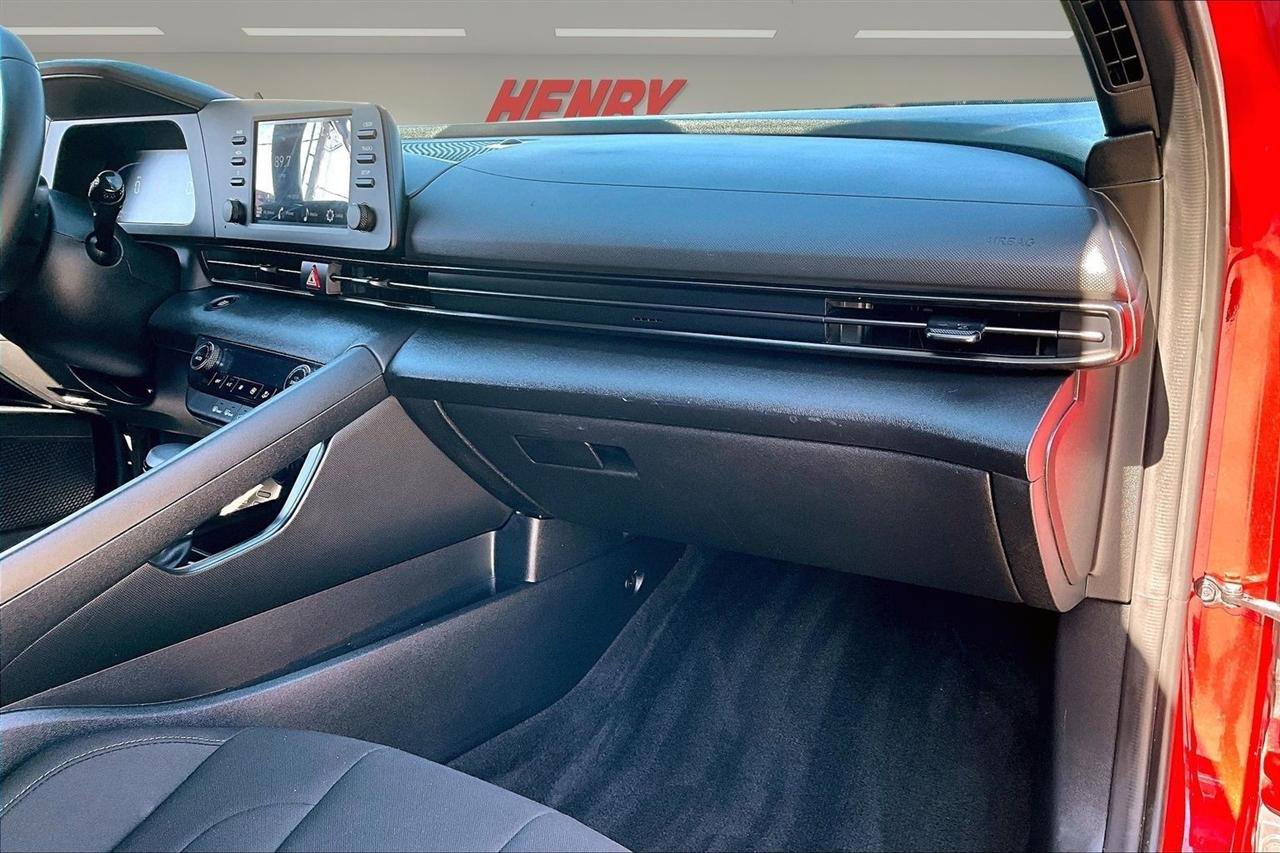Used 2025 Hyundai Elantra Sport FWD image 28