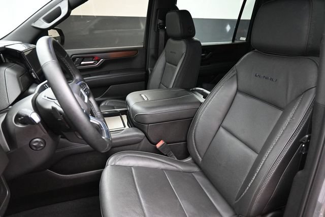 Used 2025 GMC Yukon XL Denali AWD/4WD image 7