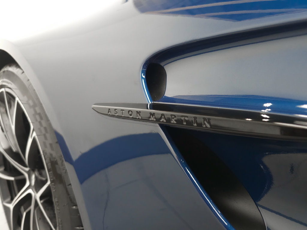 Used 2025 Aston Martin V8 Vantage Coupe RWD image 35