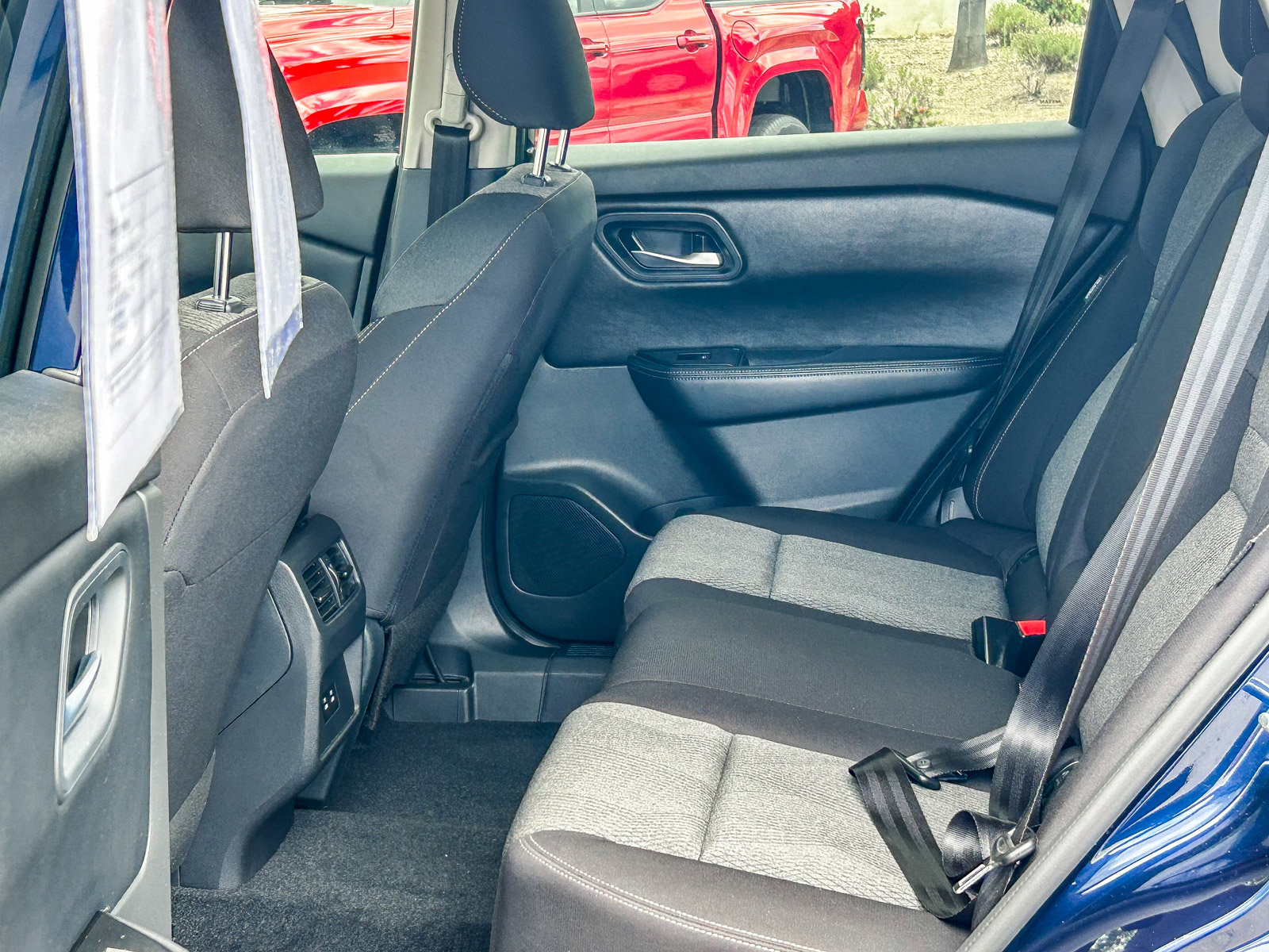 Used 2025 Nissan Rogue SV FWD image 18