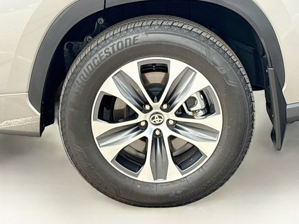 Certified 2026 Toyota Highlander XLE AWD/4WD image 32