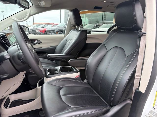 Used 2024 Chrysler Pacifica Limited FWD image 21
