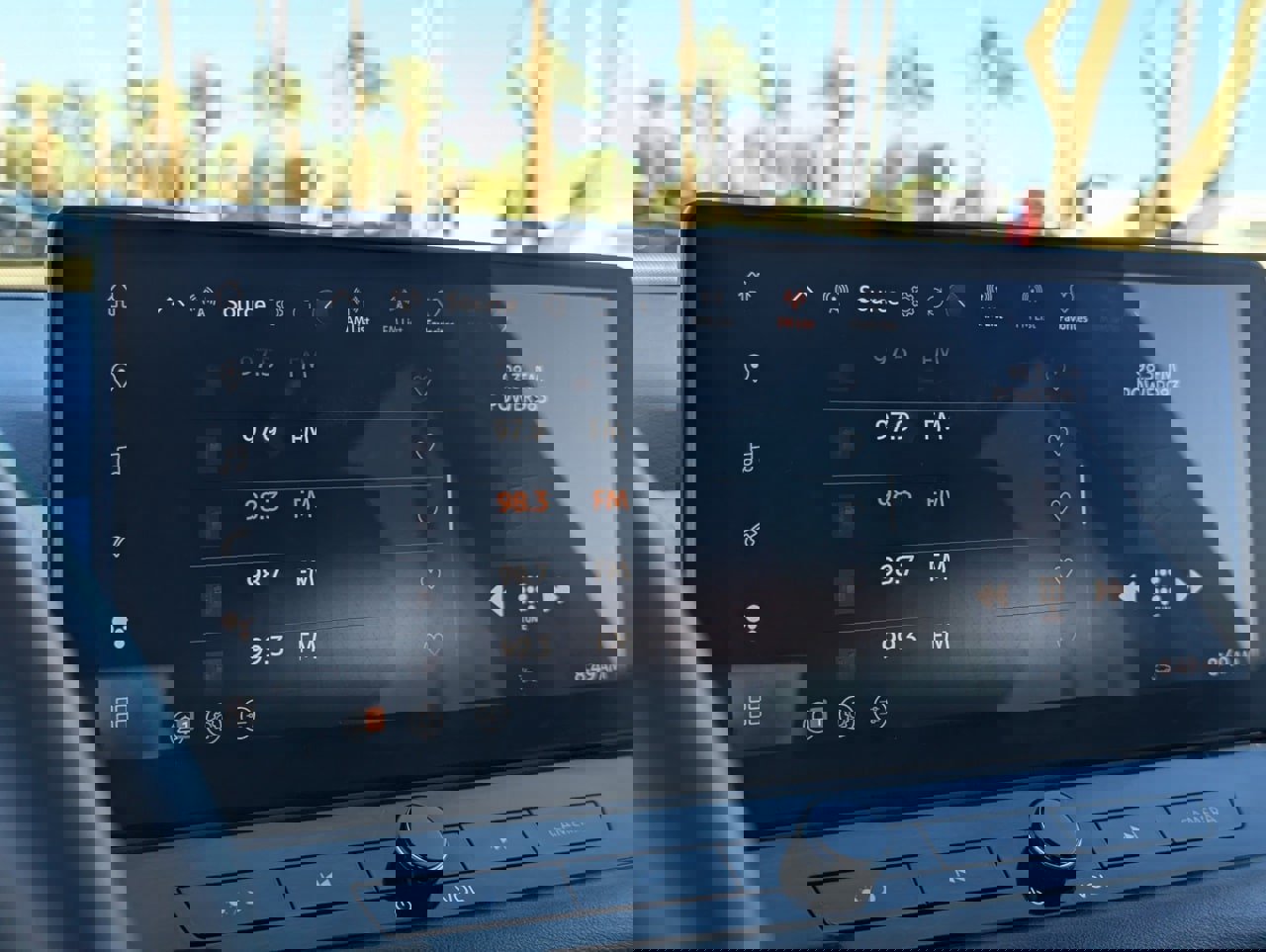 Certified 2025 Nissan Rogue Platinum image 23