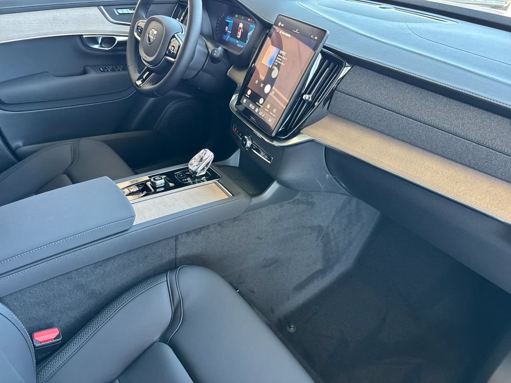 New 2026 Volvo XC90 B5 Plus AWD/4WD image 16