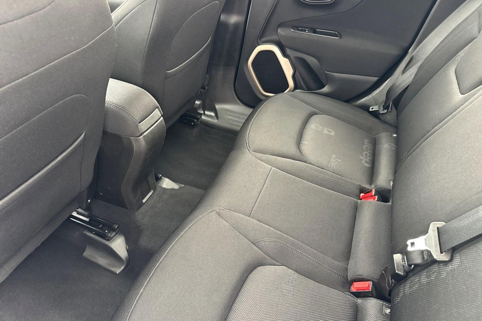 Used 2017 Jeep Renegade Latitude image 27