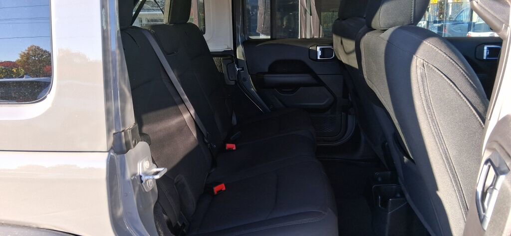 Used 2023 Jeep Wrangler Sahara w/ Cold Weather Group AWD/4WD image 20