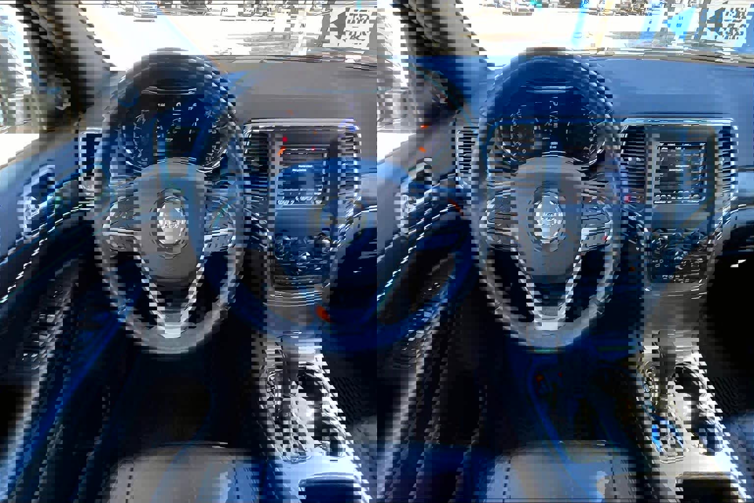 Used 2018 Jeep Grand Cherokee Limited image 5