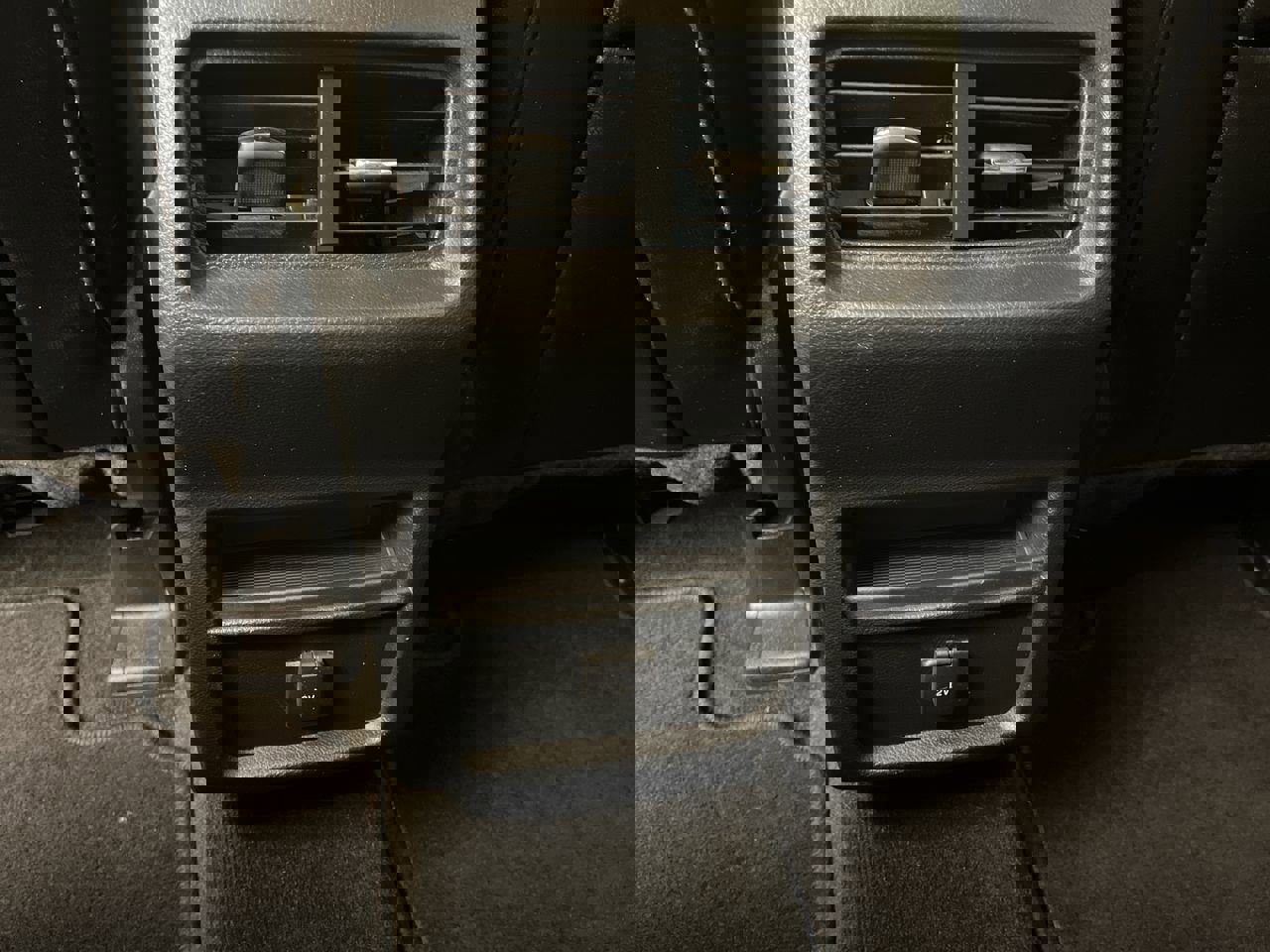 Used 2020 Ford Edge SEL image 12