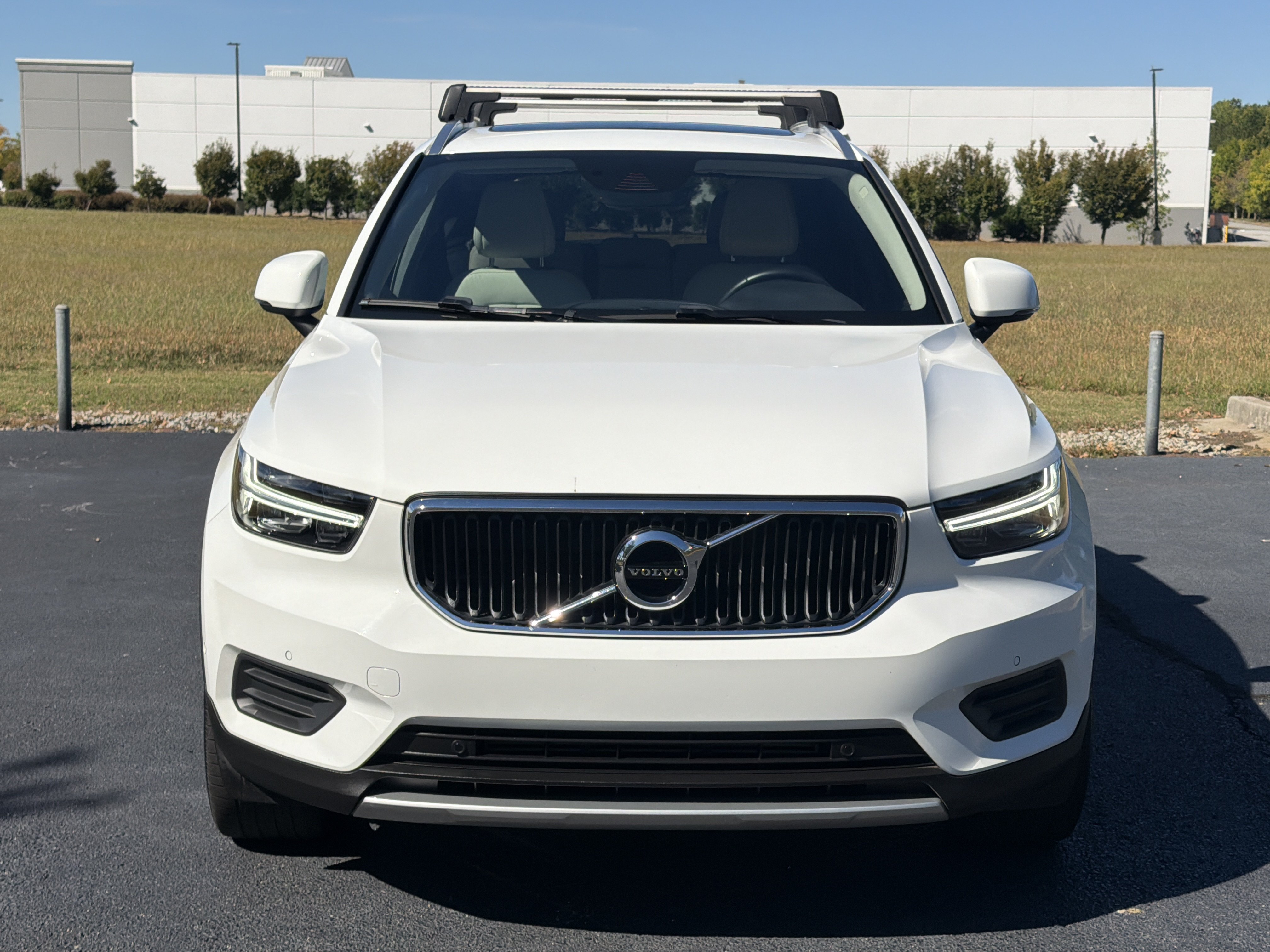 Used 2019 Volvo XC40 T4 Momentum FWD image 3