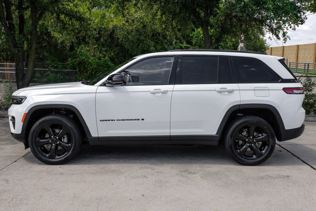Used 2023 Jeep Grand Cherokee Altitude image 20