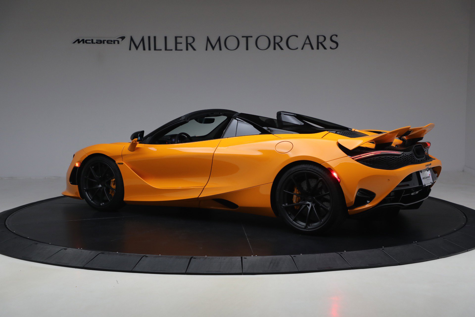 Used 2025 McLaren 750S Spider RWD image 4