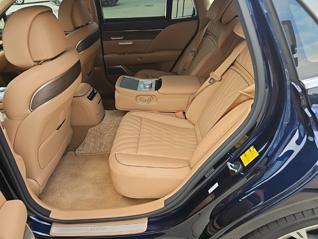 Used 2024 Genesis G90 3.5T AWD/4WD image 22