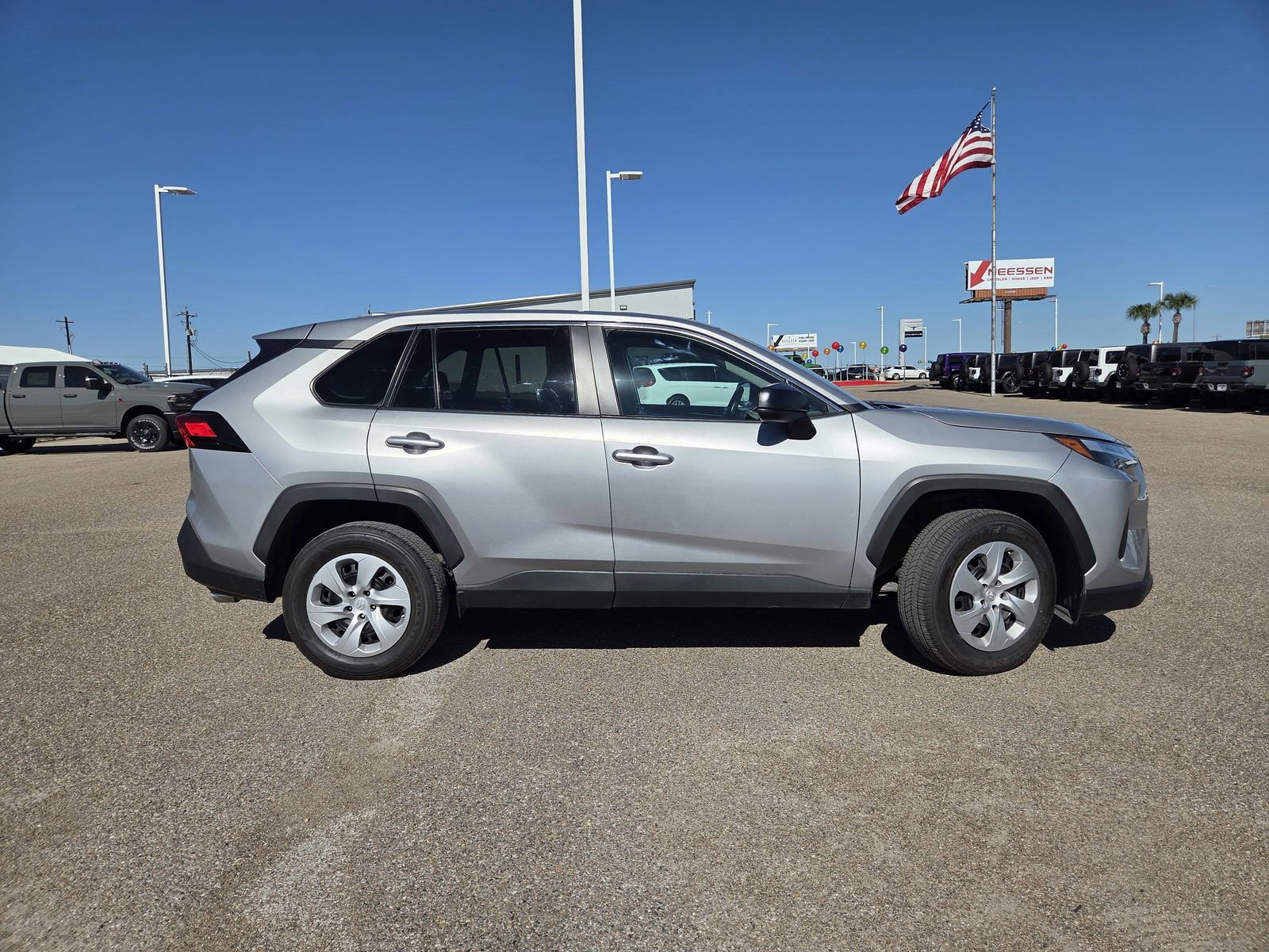Used 2024 Toyota RAV4 LE AWD/4WD image 8