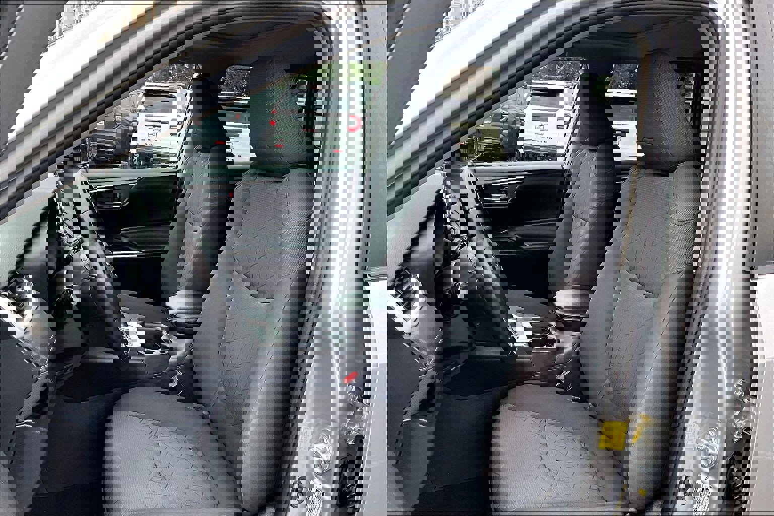 Used 2020 Toyota RAV4 XLE w/ Convenience Package image 24