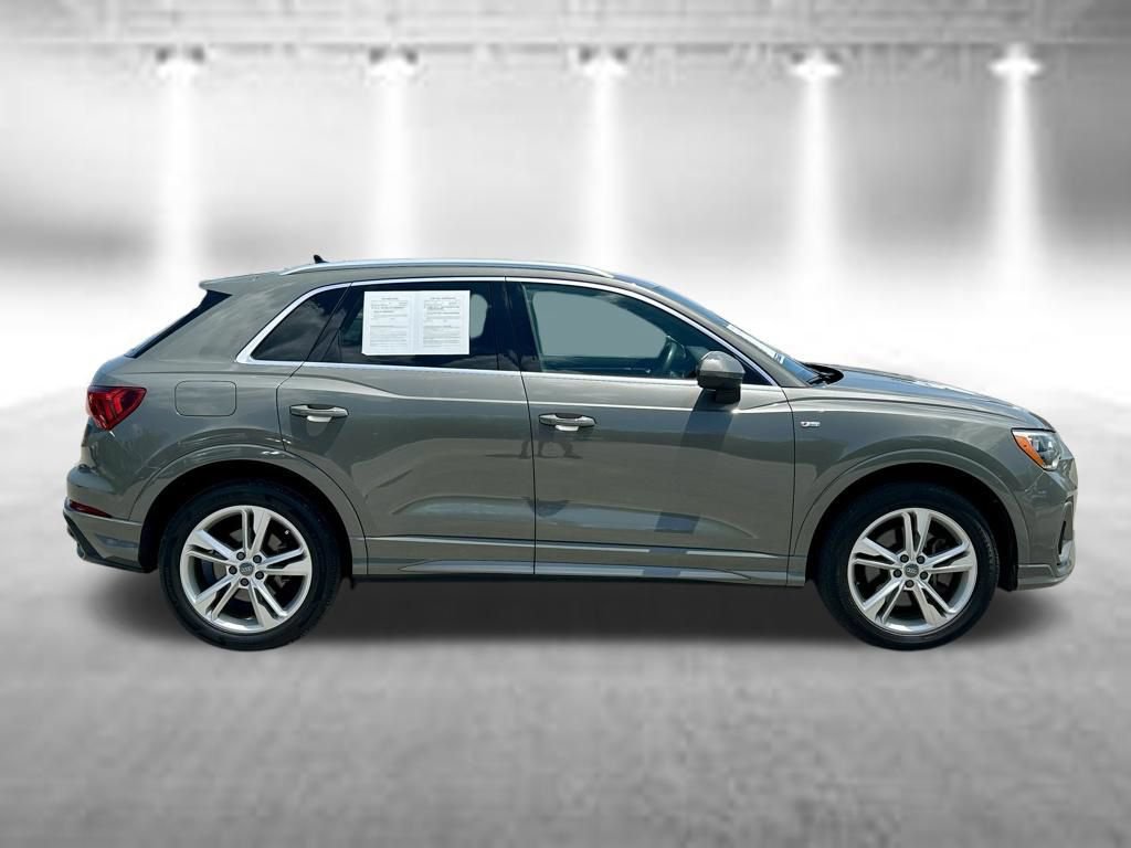 Used 2020 Audi Q3 2.0T Premium w/ Convenience Package AWD/4WD image 4