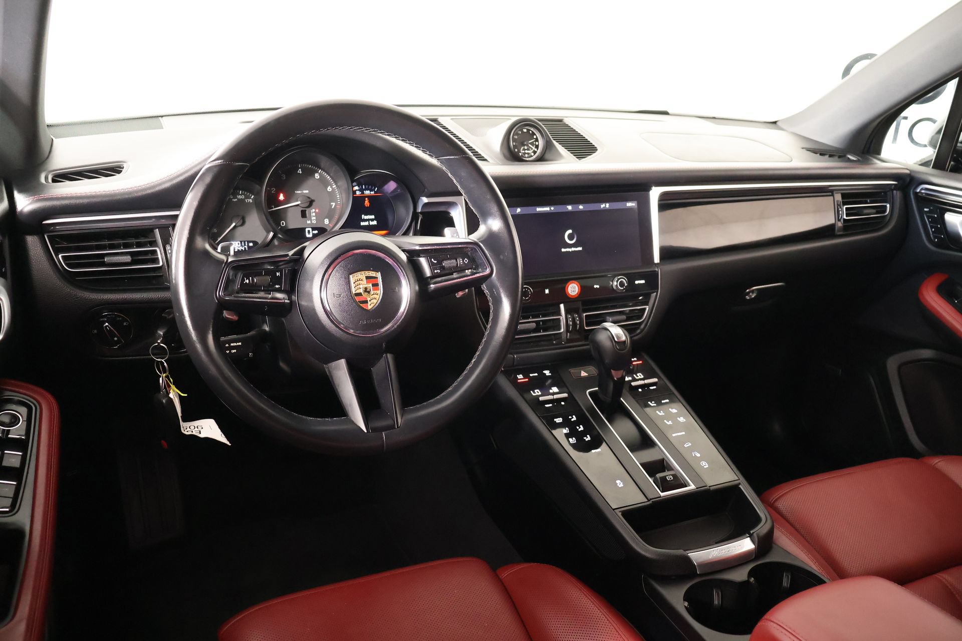 Used 2022 Porsche Macan AWD/4WD image 2