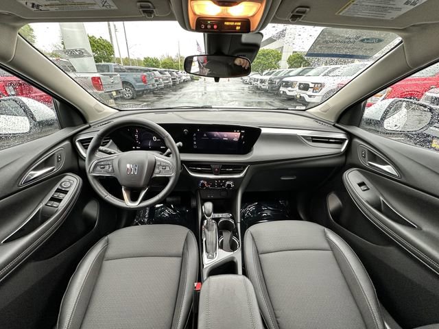 Used 2024 Buick Encore GX Preferred w/ Comfort Package FWD image 3