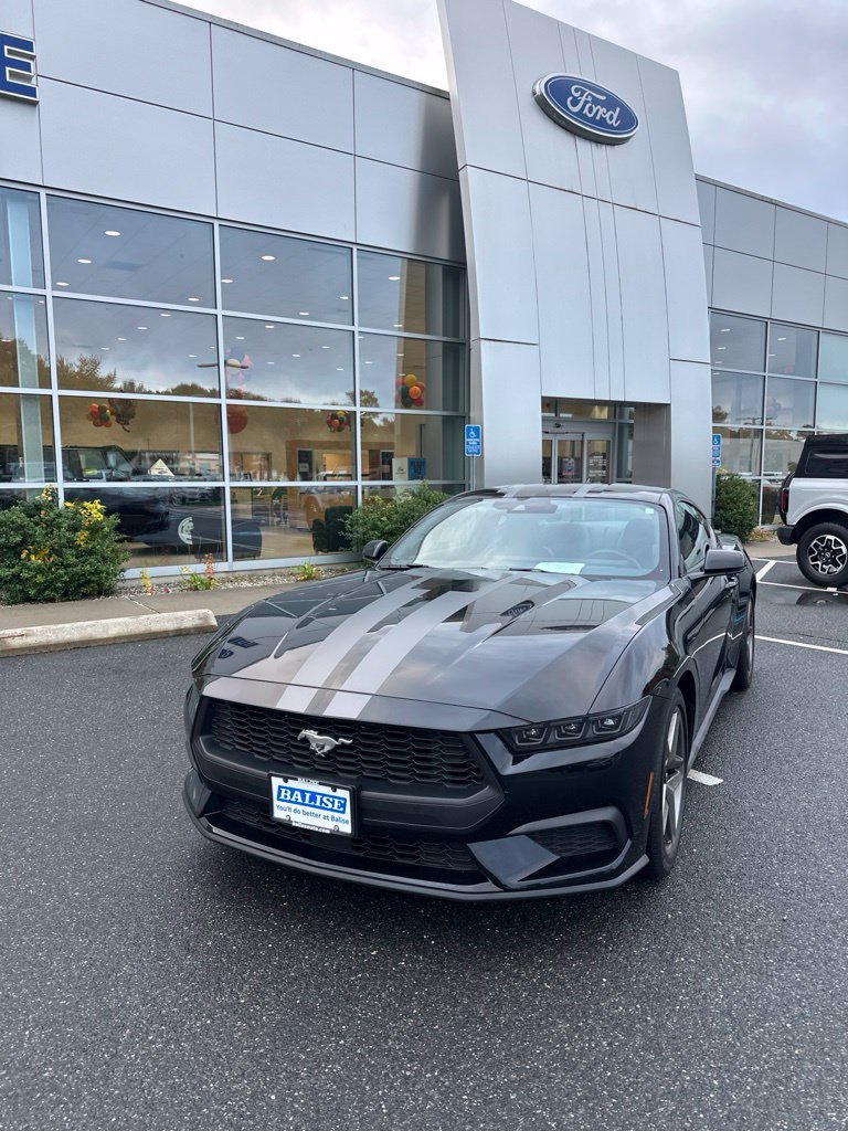 Used 2025 Ford Mustang Premium RWD image 2