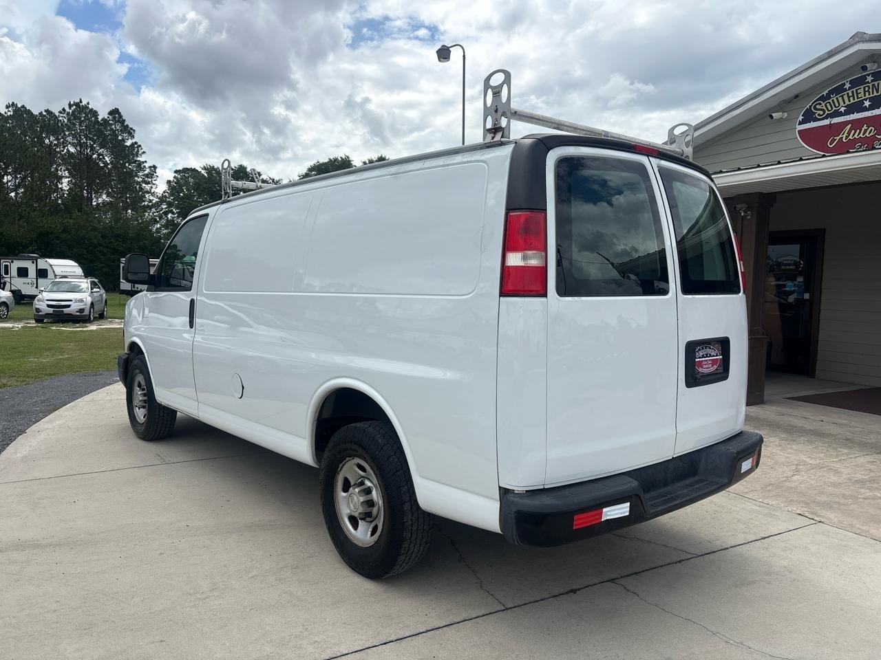 Used 2020 Chevrolet Express 2500 w/ Driver Convenience Package RWD image 7