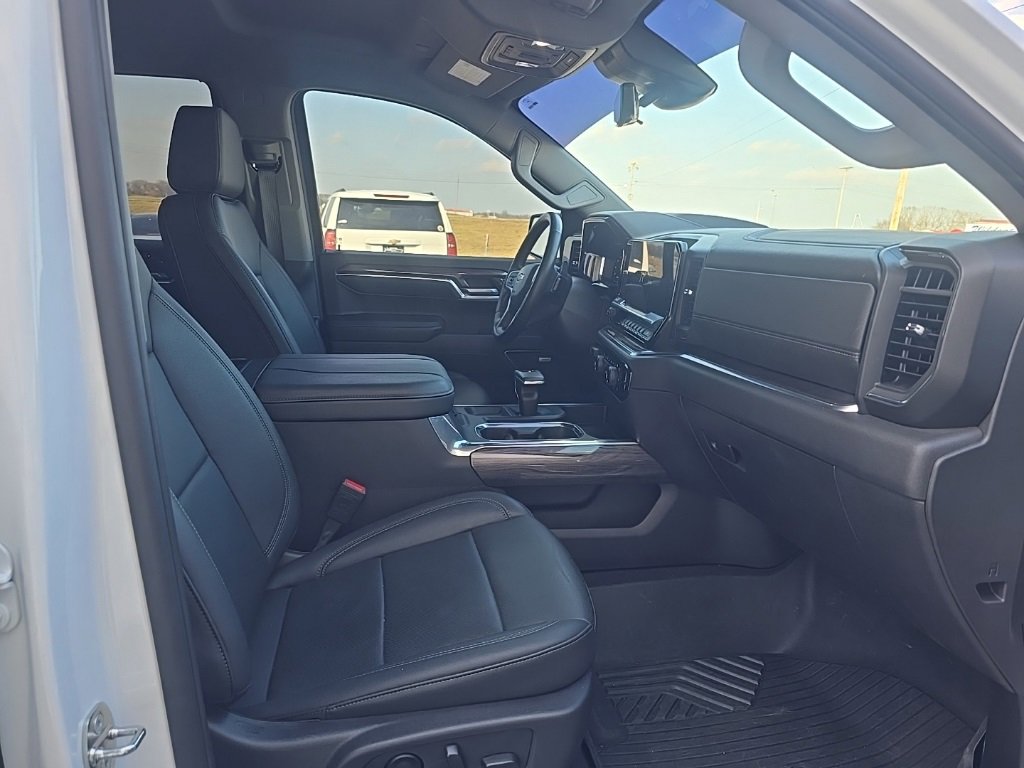 Used 2024 Chevrolet Silverado 1500 LTZ image 25