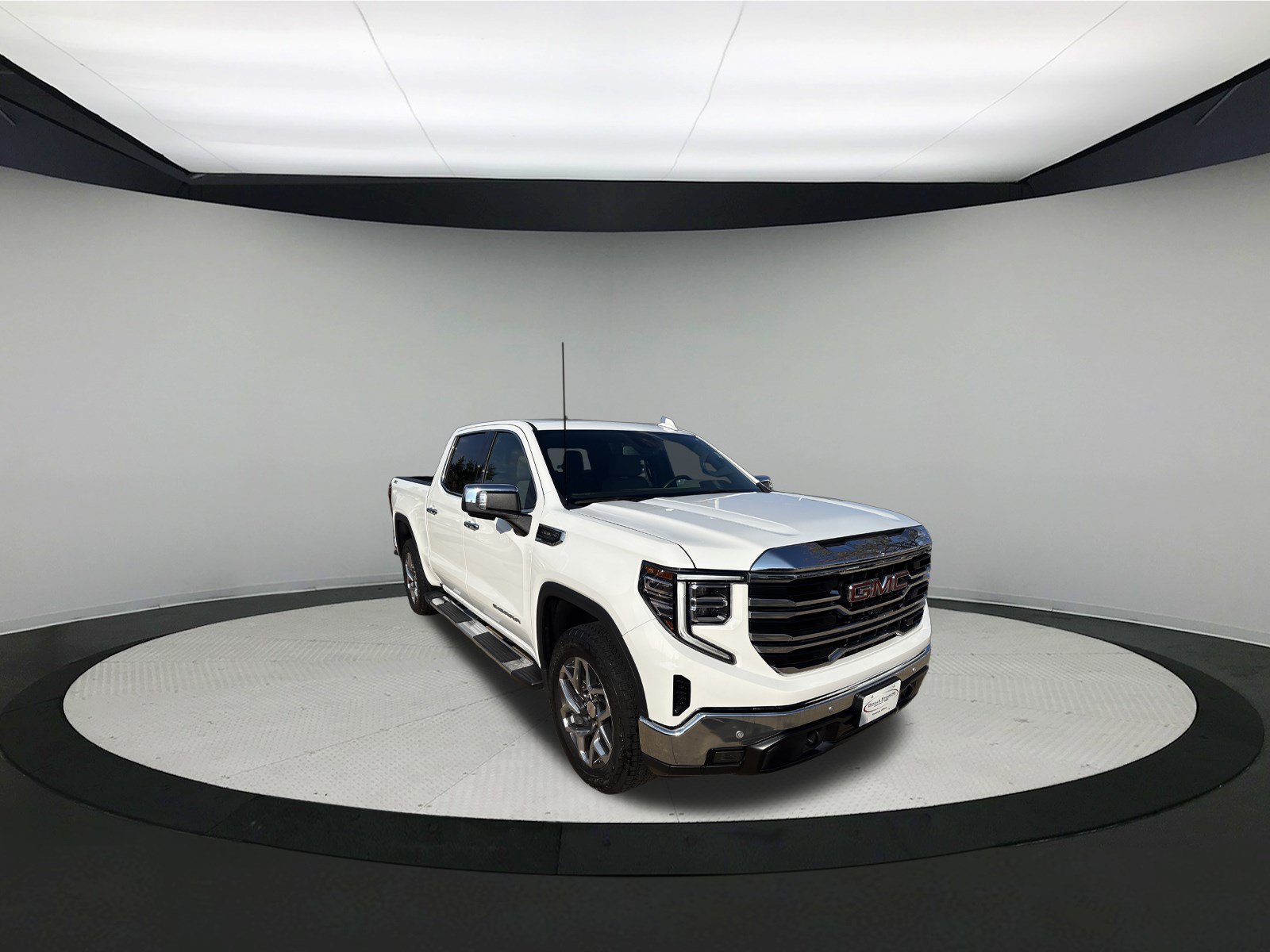 Used 2025 GMC Sierra 1500 SLT w/ SLT Premium Plus Package AWD/4WD image 1