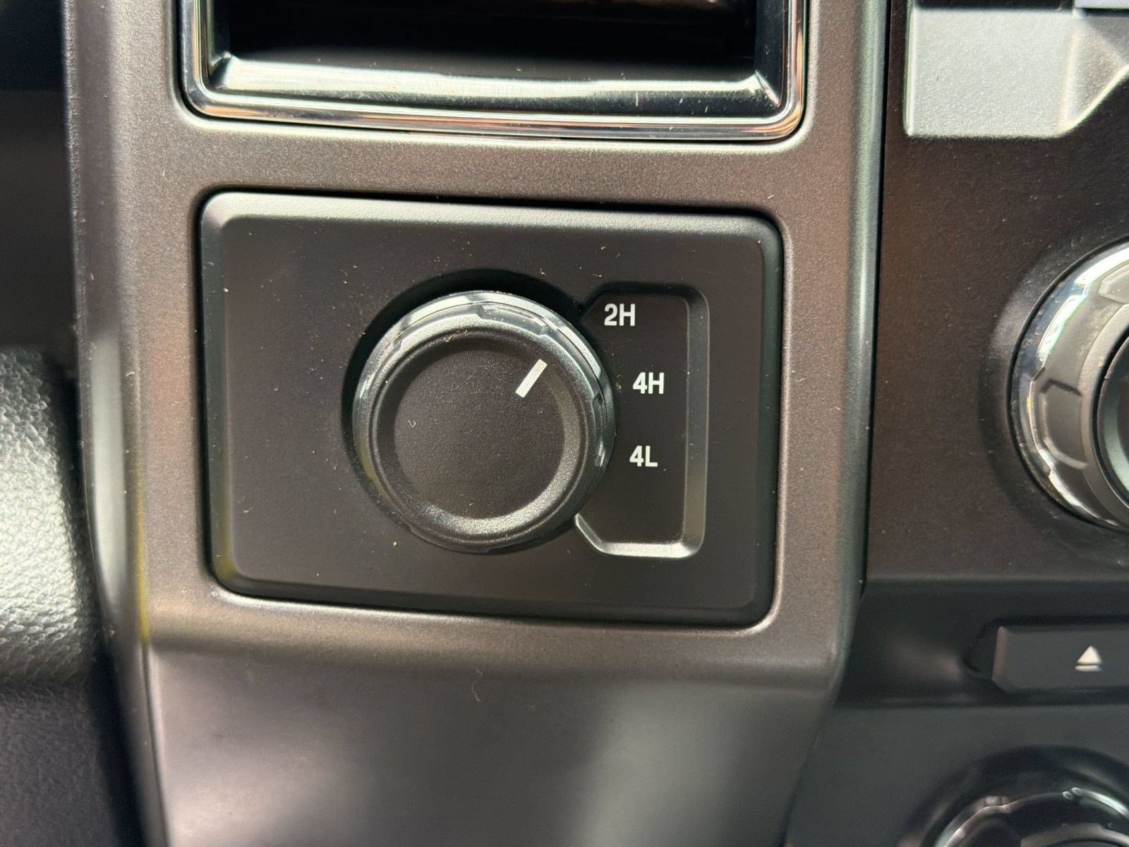 Used 2018 Ford F150 XLT w/ Equipment Group 302A Luxury AWD/4WD image 17