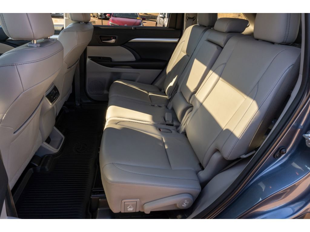Used 2019 Toyota Highlander XLE image 14