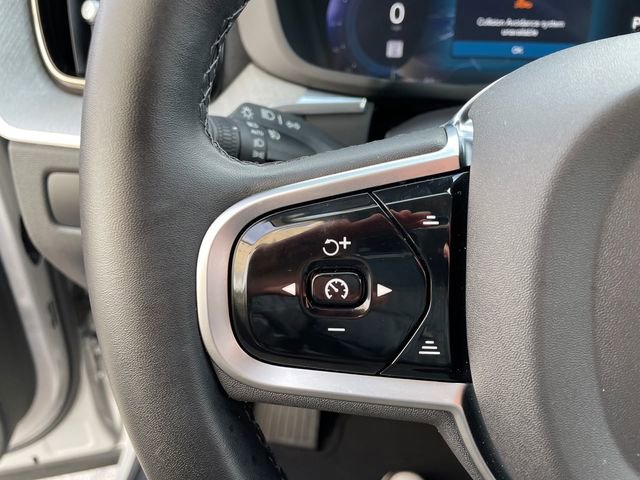 Used 2025 Volvo XC60 B5 Plus image 32