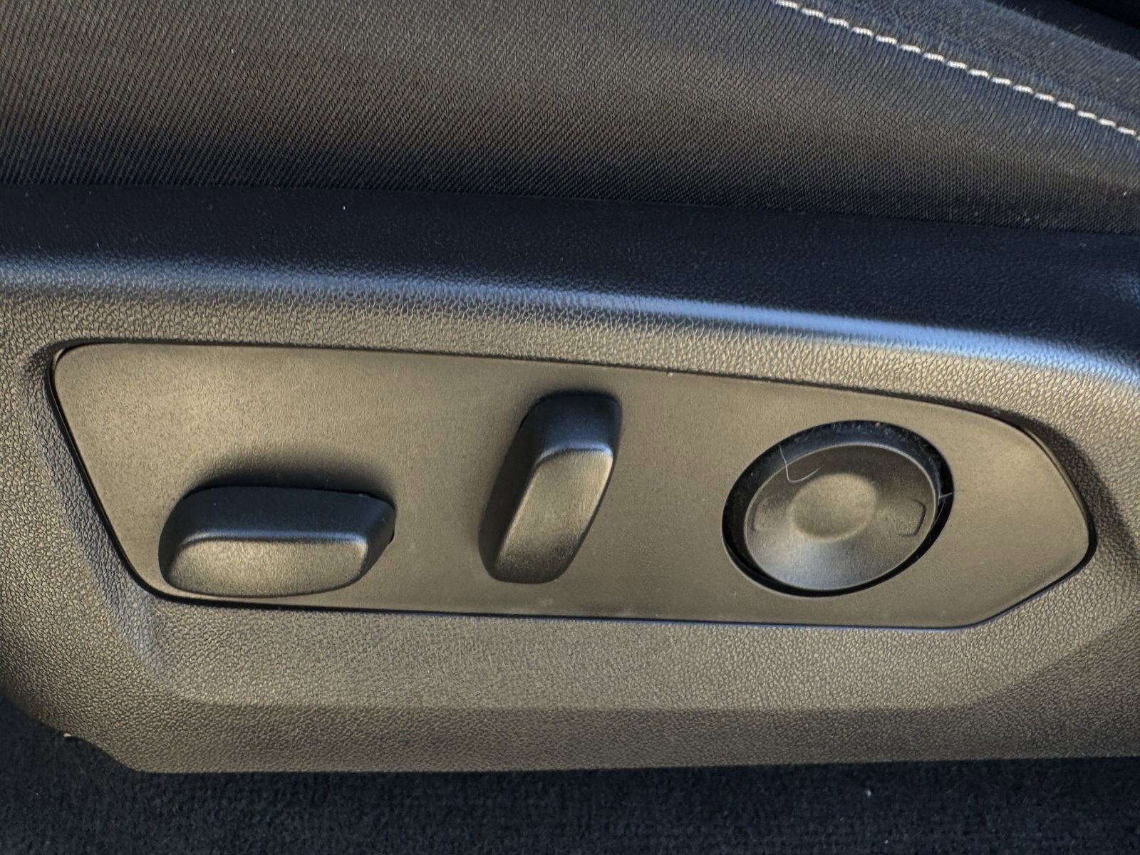 Used 2025 GMC Canyon Elevation w/ Convenience Package image 28