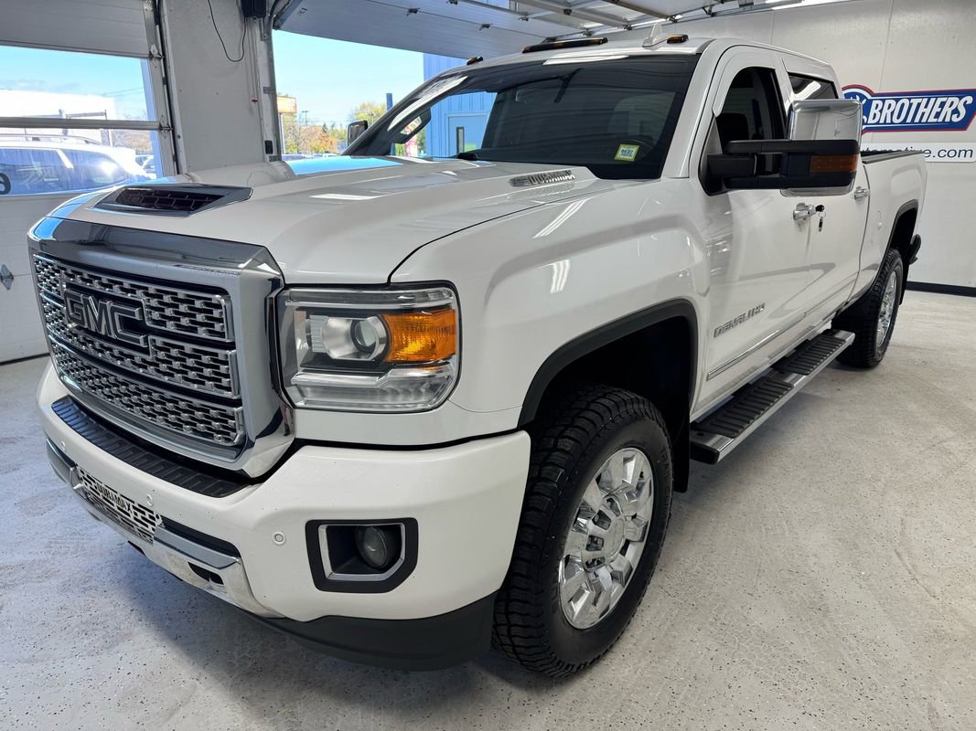 Used 2019 GMC Sierra 2500 Denali w/ Duramax Plus Package AWD/4WD image 2