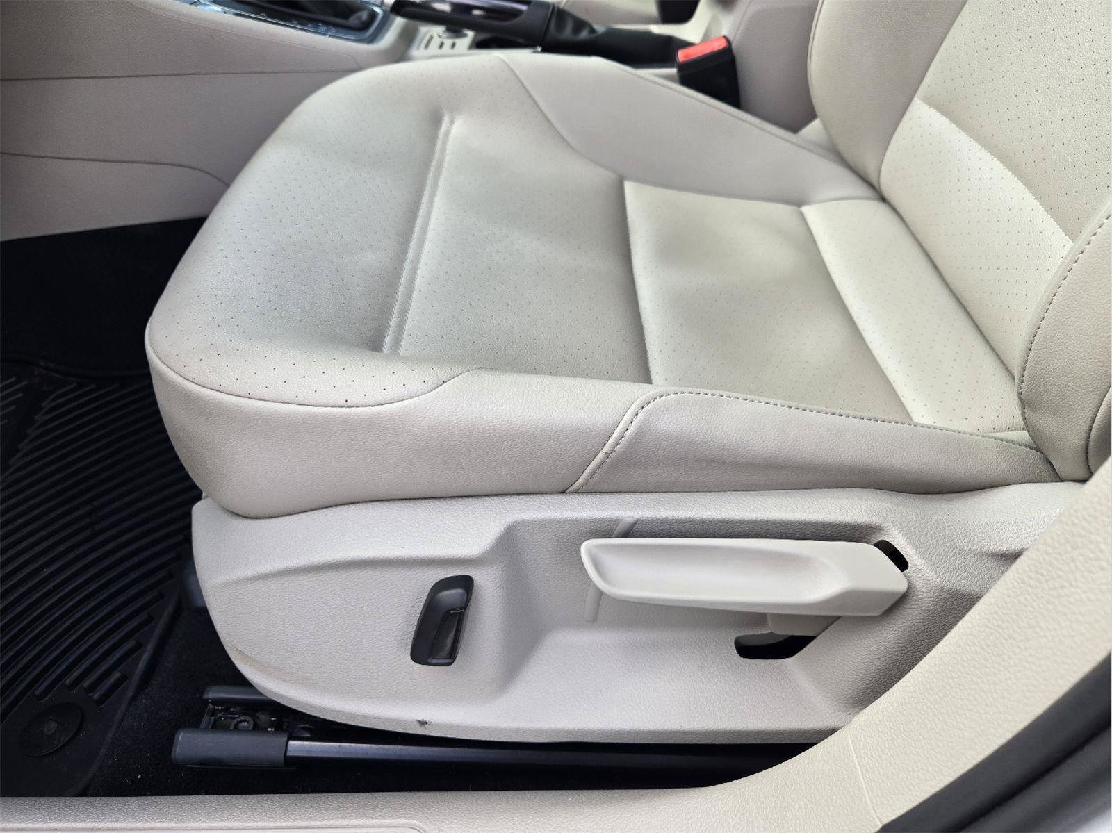 Used 2017 Volkswagen Golf SE FWD image 22