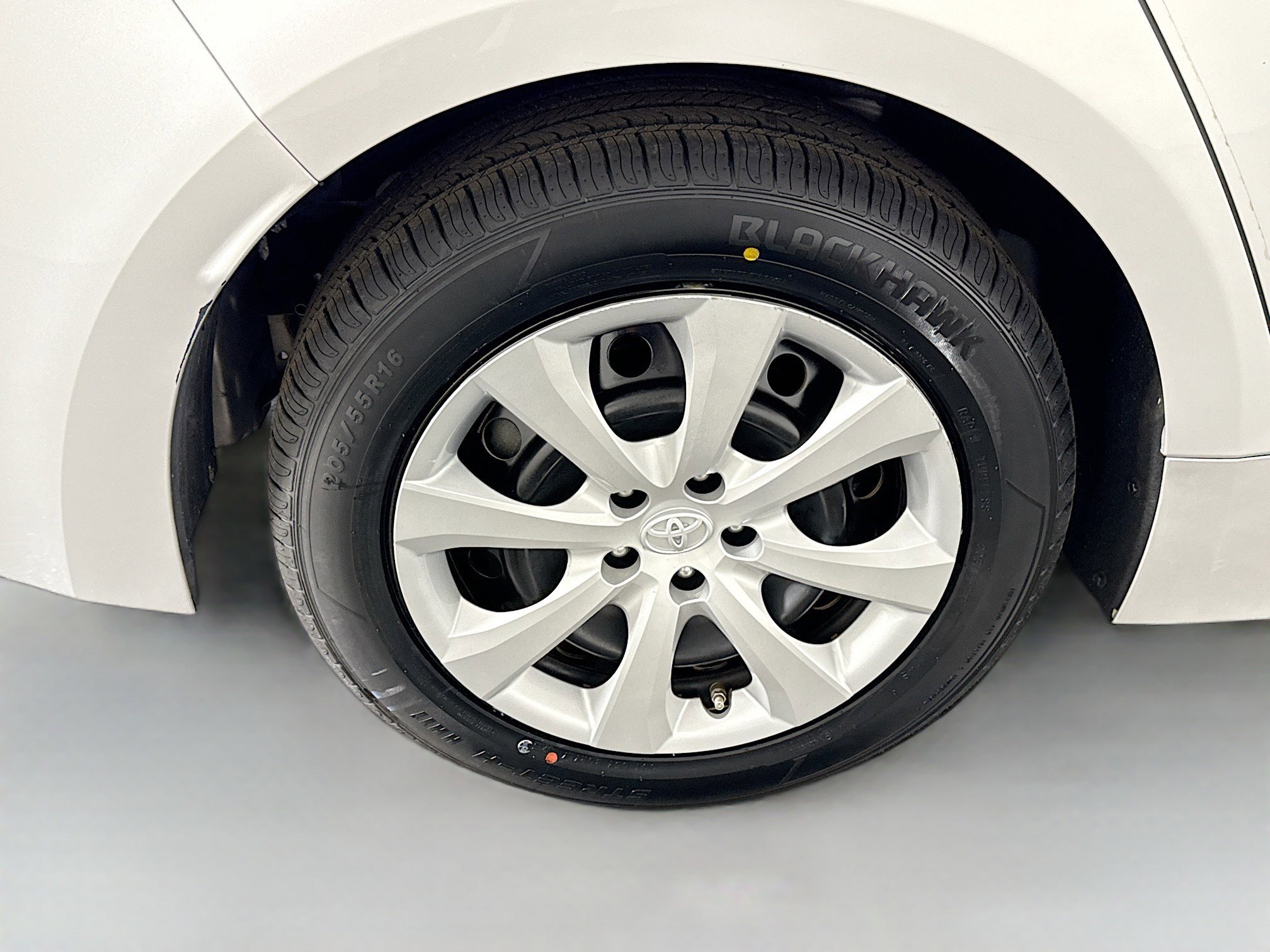 Used 2022 Toyota Corolla LE image 32