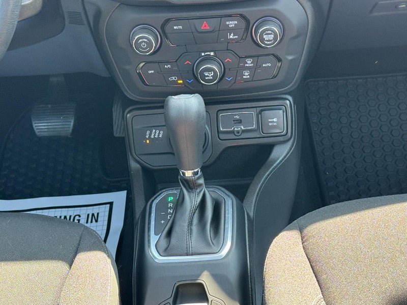 Used 2023 Jeep Renegade Altitude w/ Sun/Sound Group AWD/4WD image 15