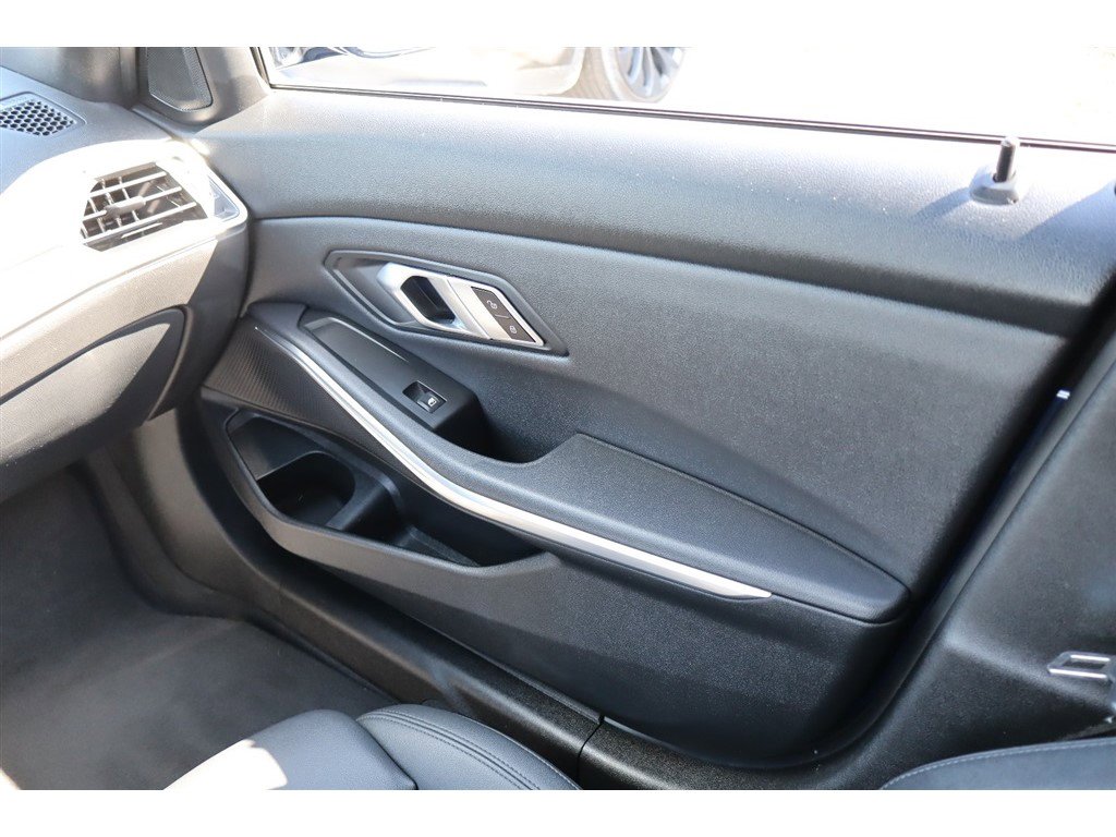 Used 2021 BMW 330i xDrive Sedan AWD/4WD image 23
