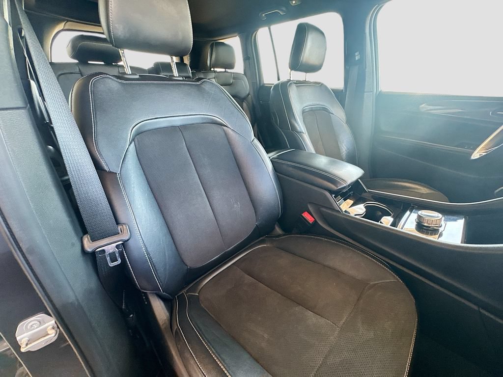 Used 2022 Jeep Grand Cherokee Altitude AWD/4WD image 32