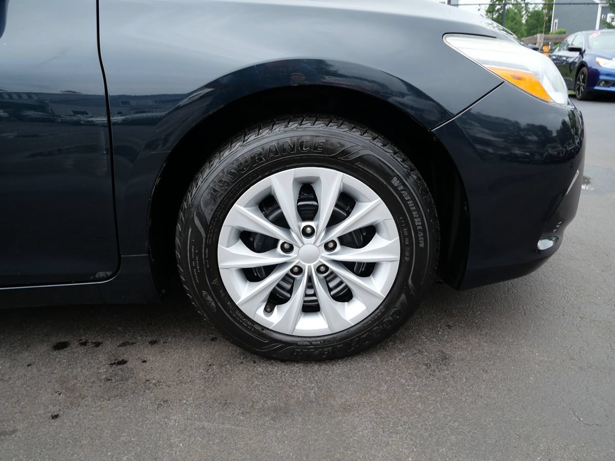 Used 2015 Toyota Camry LE FWD image 36