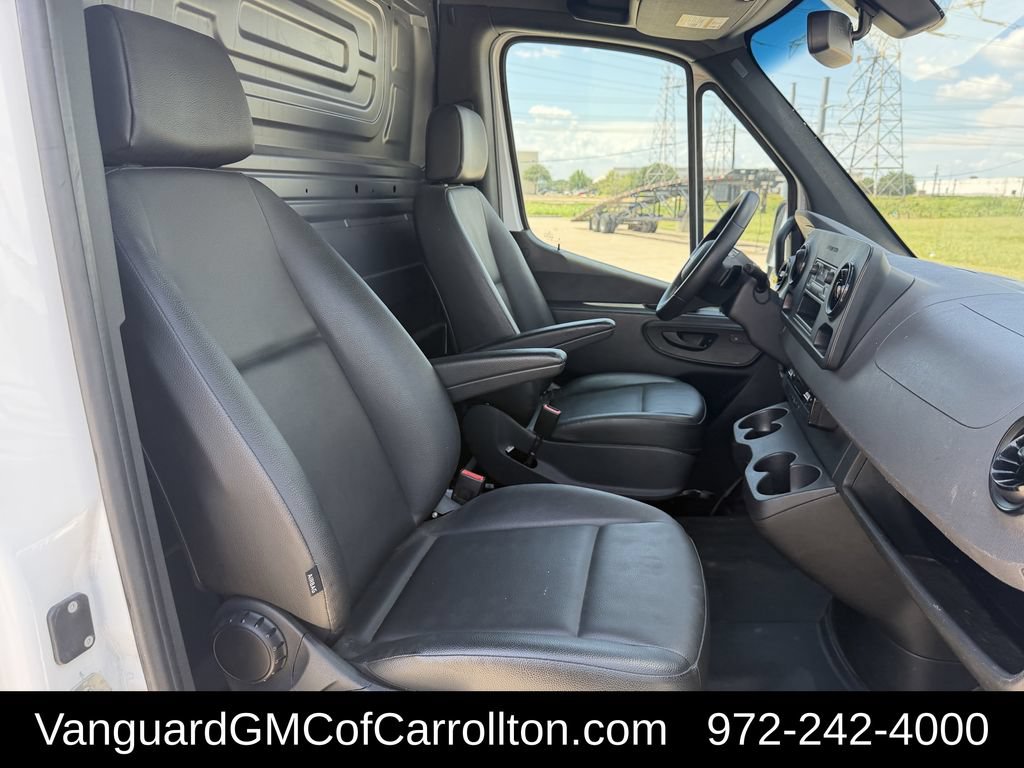 Used 2025 Mercedes-Benz Sprinter 2500 image 25