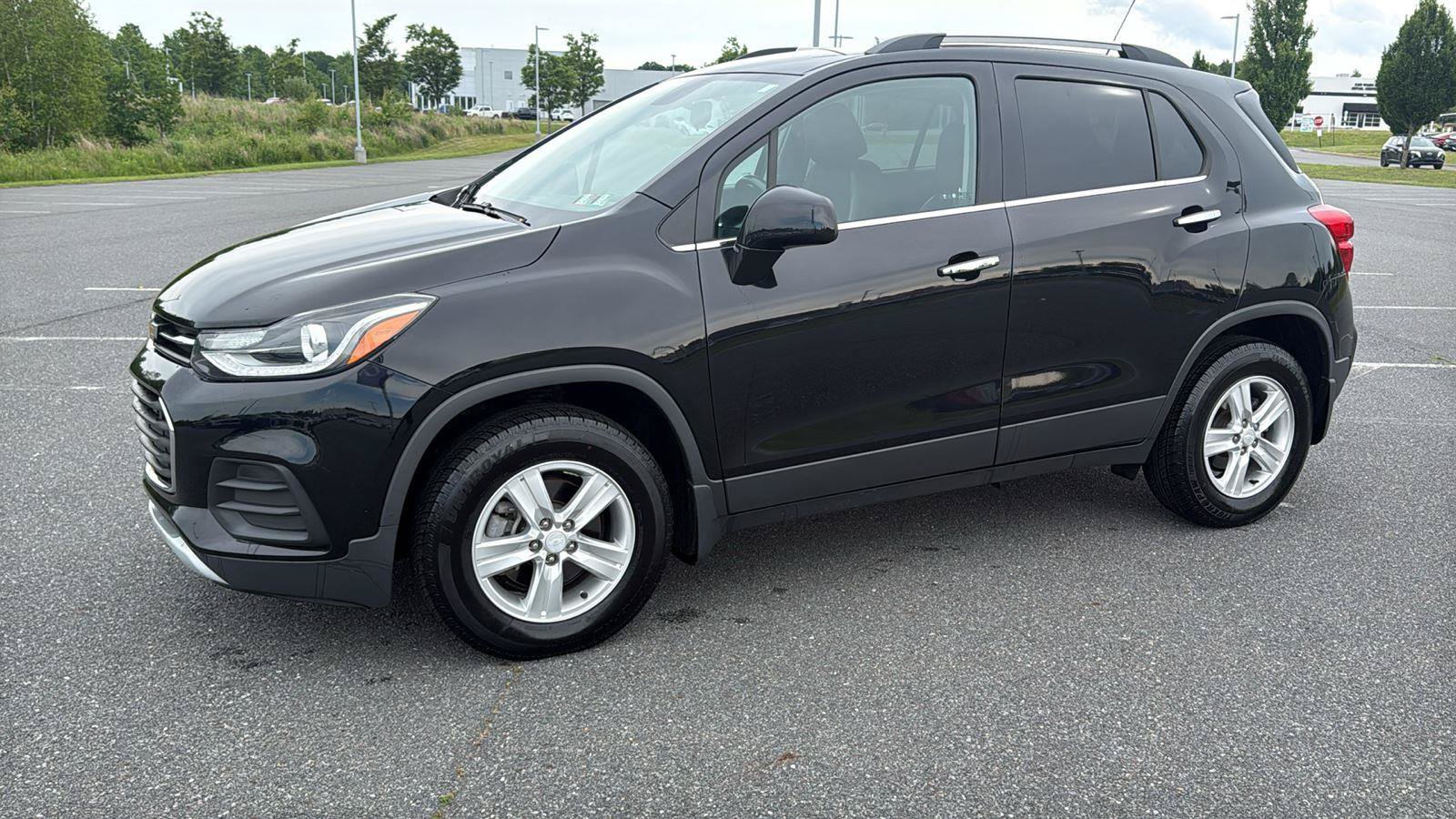 Used 2020 Chevrolet Trax LT w/ Driver Confidence Package AWD/4WD image 13