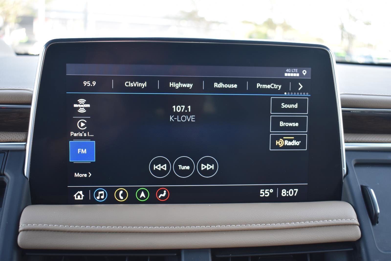 Used 2021 Chevrolet Tahoe Premier w/ Premium Package RWD image 38