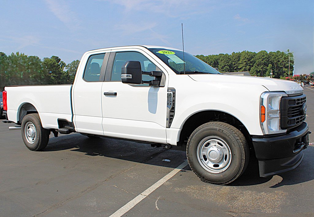 Used 2025 Ford F250 XL image 3