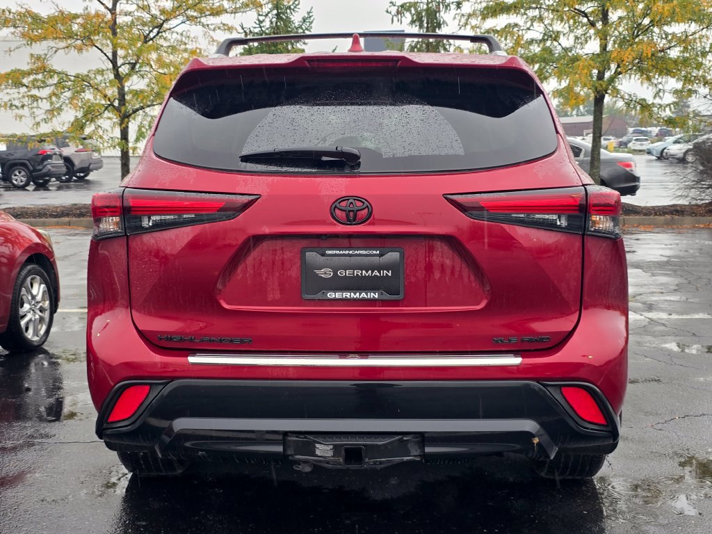 Used 2024 Toyota Highlander XLE AWD/4WD image 6