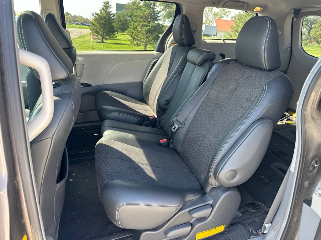 Used 2011 Toyota Sienna SE w/ Preferred Pkg FWD image 14