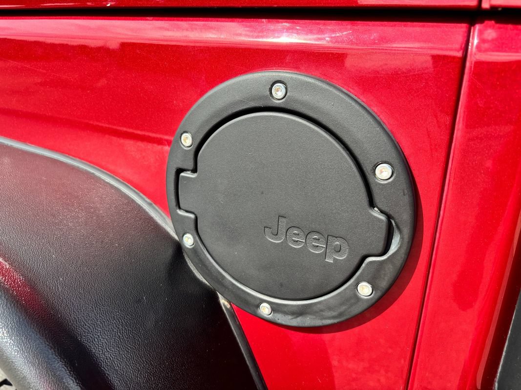 Used 2013 Jeep Wrangler Unlimited Sahara w/ Dual Top Group AWD/4WD image 15
